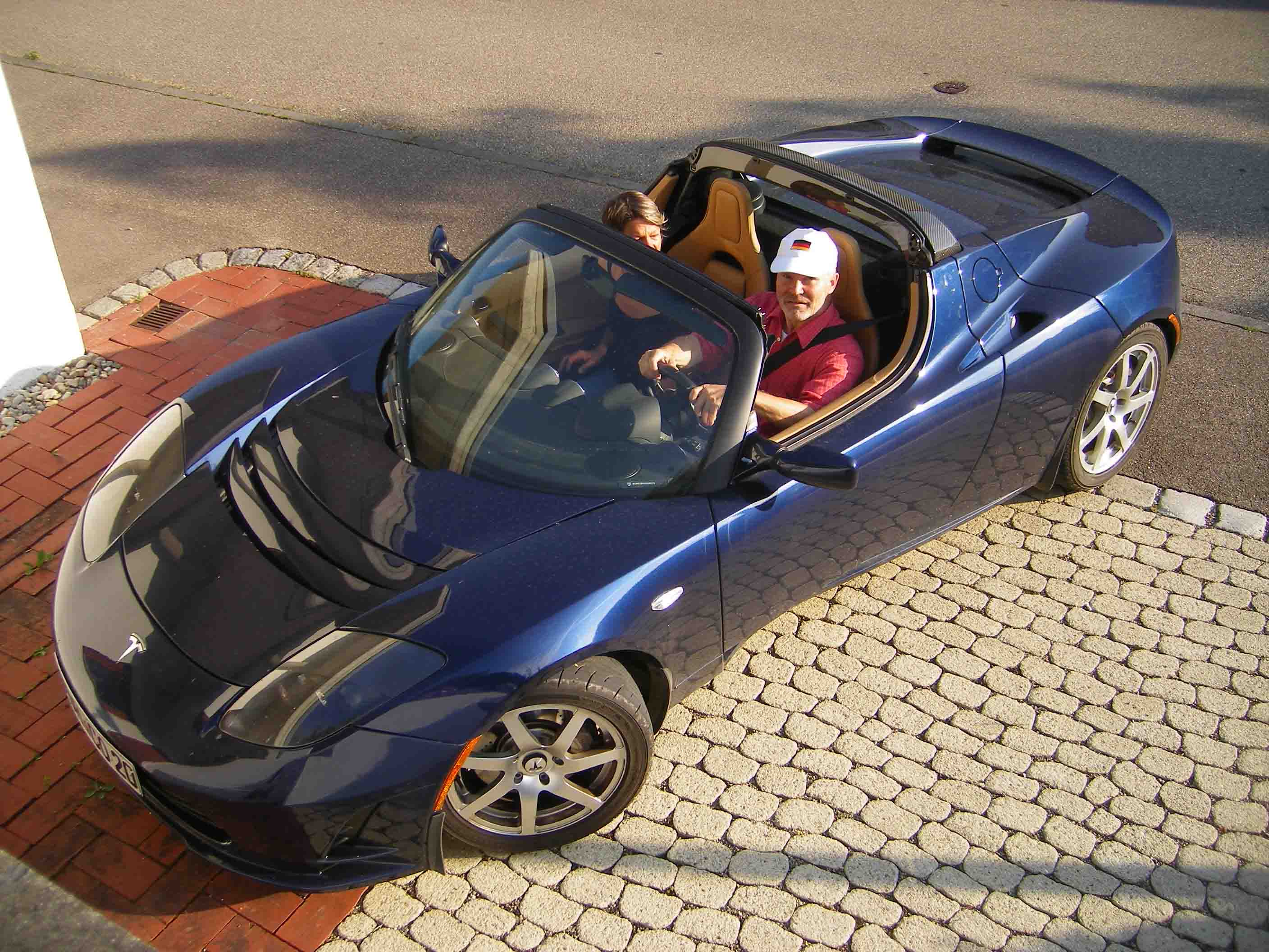 110825 Tesla Roadster mit Rssel